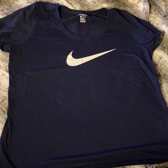 Nike Tops - T shirt